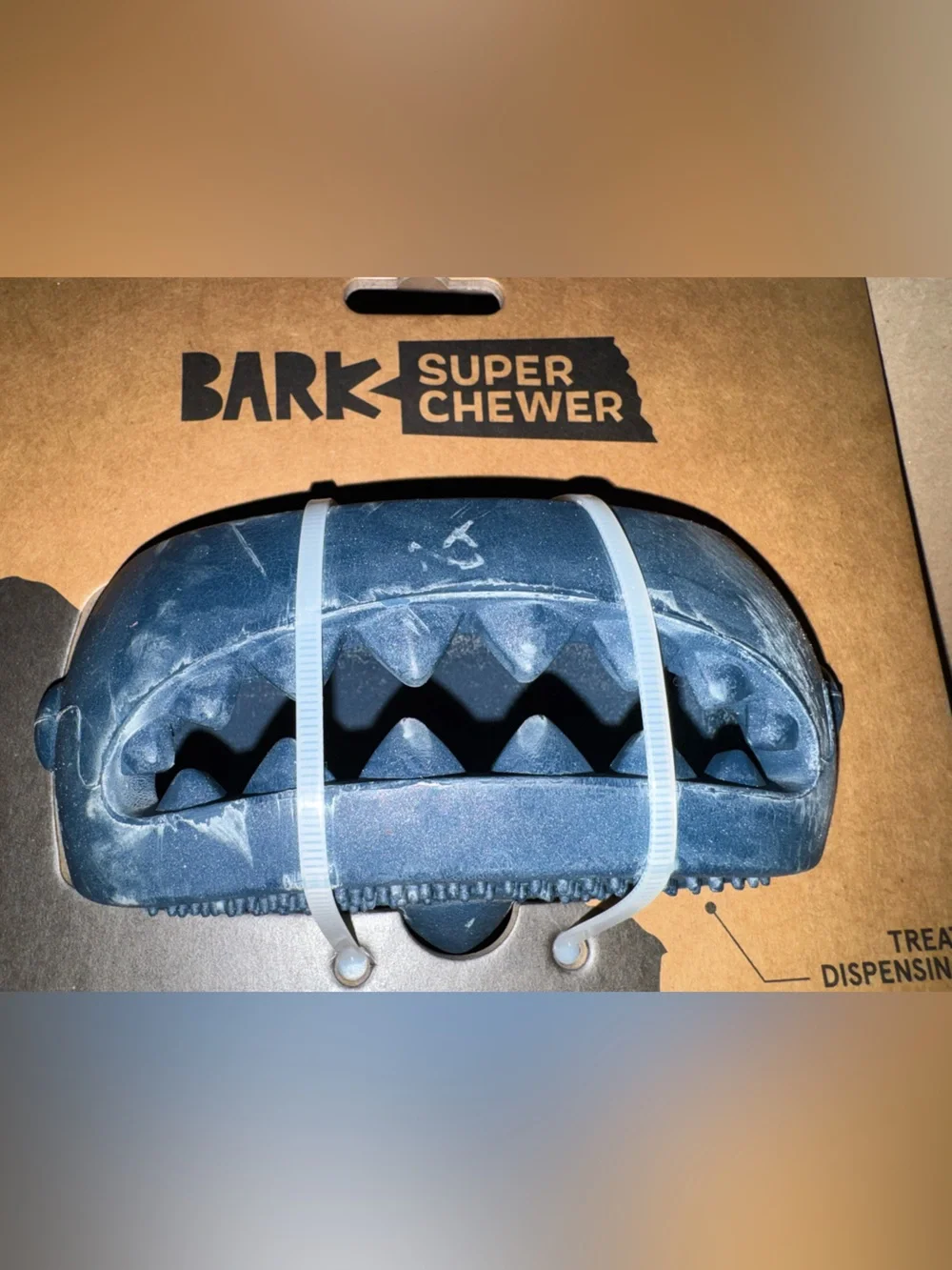 Bark Box Super Chewer Hammer Fed Shark M-L solid rubber dog toy NEW treat dispen